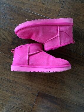 HOT PINK UGG SHORTIES
